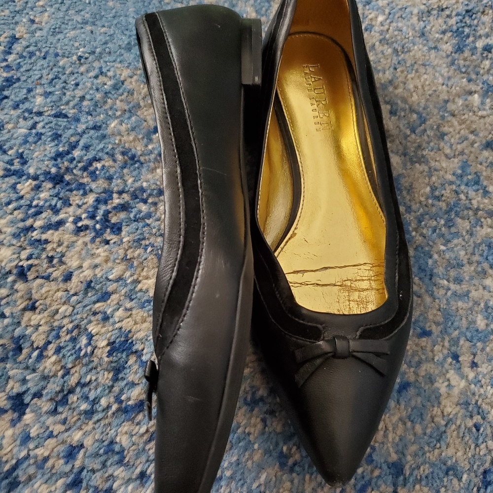Calvin Klein leather flats with bow. Rubber sole
